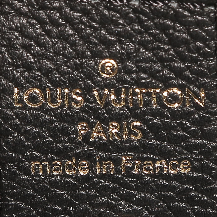 Louis Vuitton  Lockme handbag  in black grained leather - Detail D4