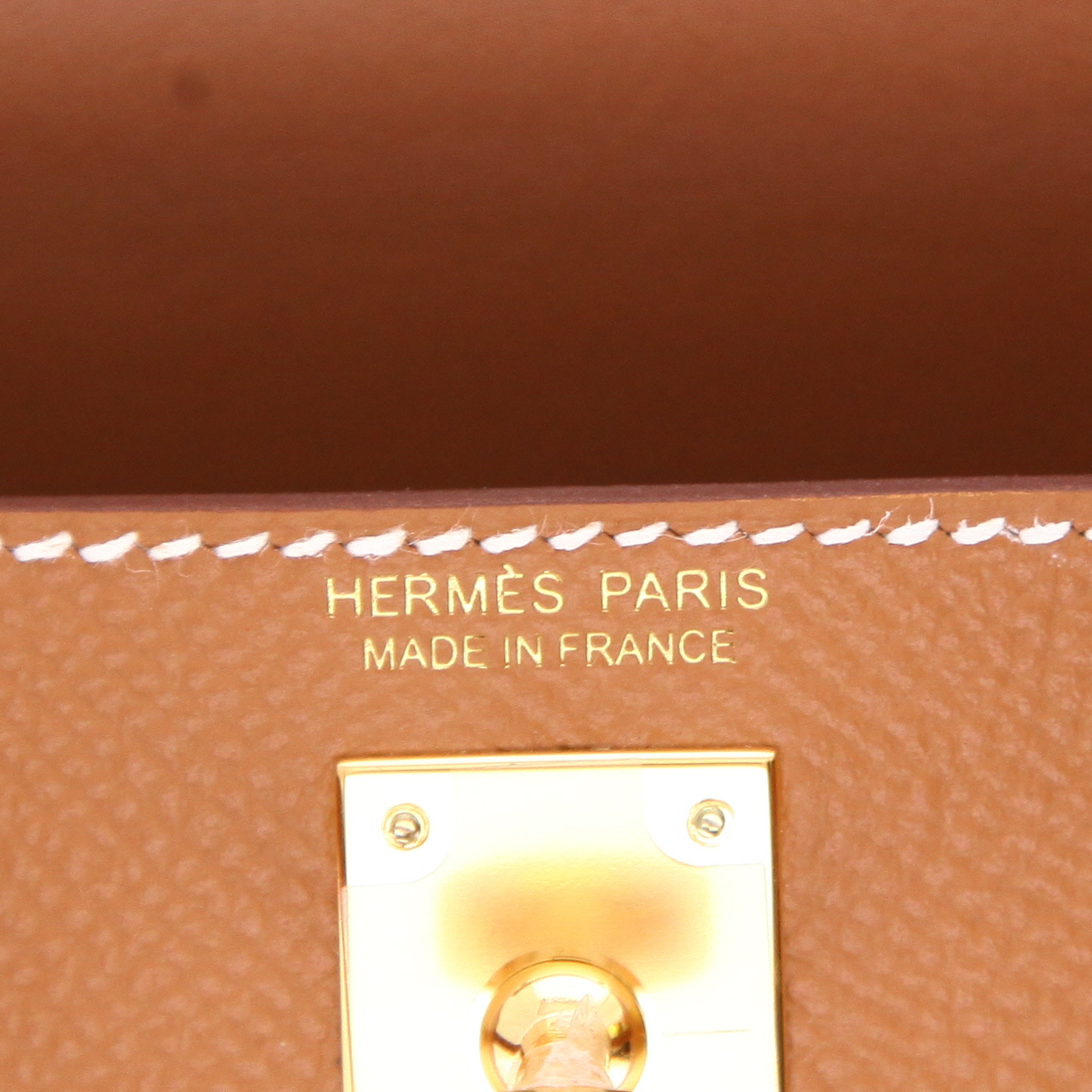 Bolso de mano Hermès  Kelly 20 cm en cuero epsom color oro - Detail D2