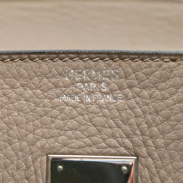 Hermès  Birkin 35 cm handbag  in tourterelle grey togo leather - Detail D3