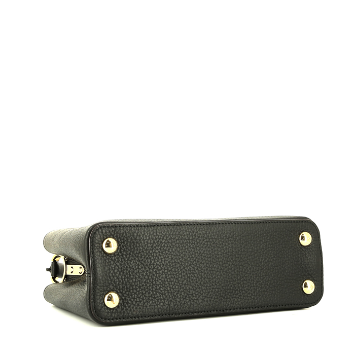 Bolso de mano Louis Vuitton  Capucines BB en cuero taurillon clémence negro - Detail D5