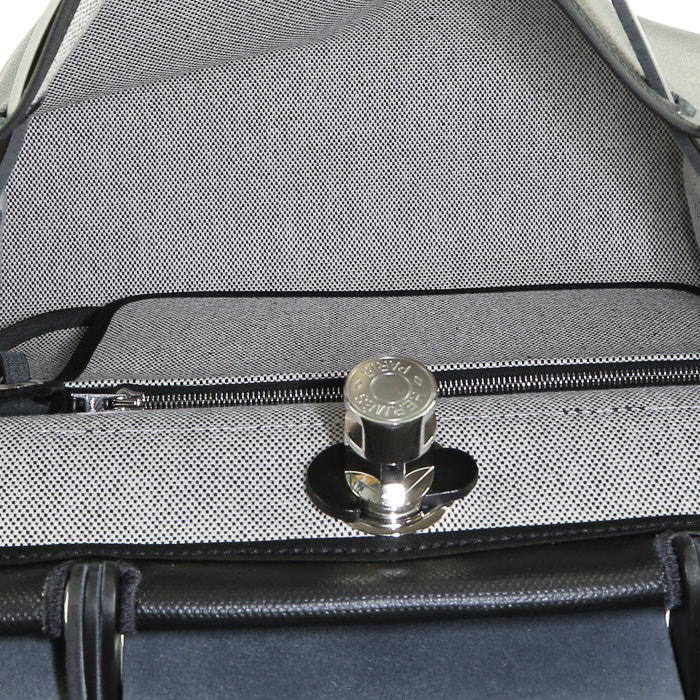 Bolso bandolera Hermès  Herbag en lona negra y vaca Hunter negra - Detail D3