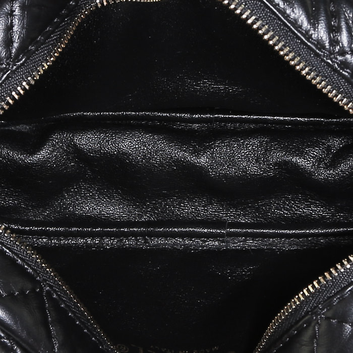 Bolso bandolera Chanel 2.55 en cuero acolchado negro - Detail D2