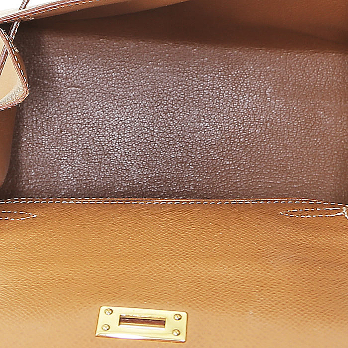 Hermès  Kelly 20 cm handbag  in gold Courchevel leather - Detail D3