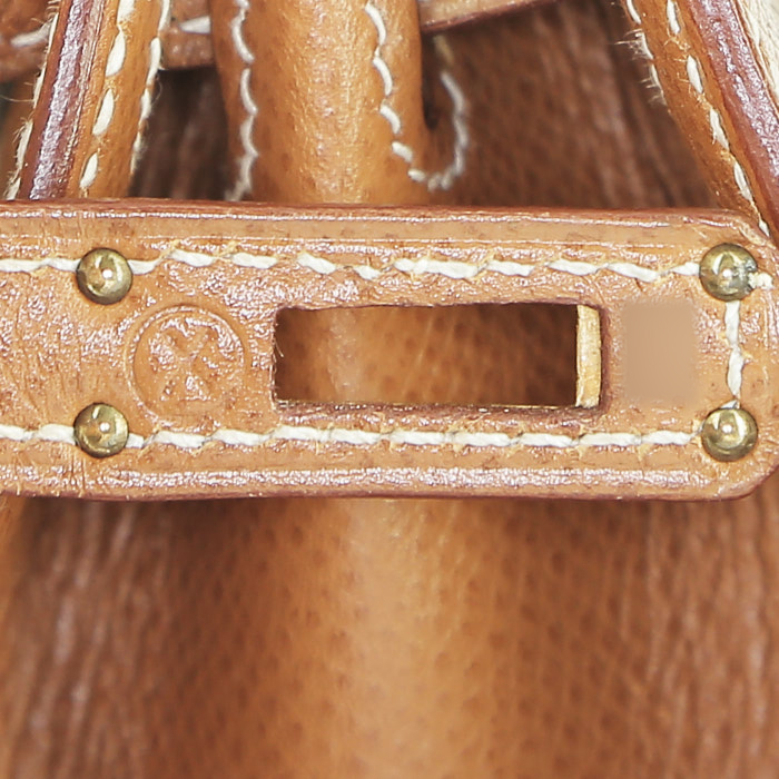 Hermès  Kelly 20 cm handbag  in gold Courchevel leather - Detail D5