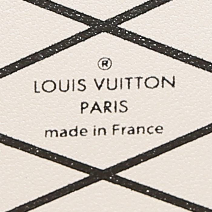 Malle Louis Vuitton  Petite Malle en toile monogram marron et cuir noir - Detail D3