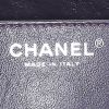 Bolso bandolera Chanel  Timeless Jumbo en charol acolchado color berenjena - Detail D4 thumbnail