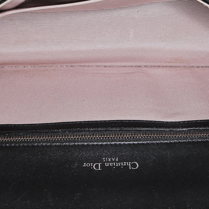 Bolso bandolera Dior  Diorama en charol negro - Detail D3