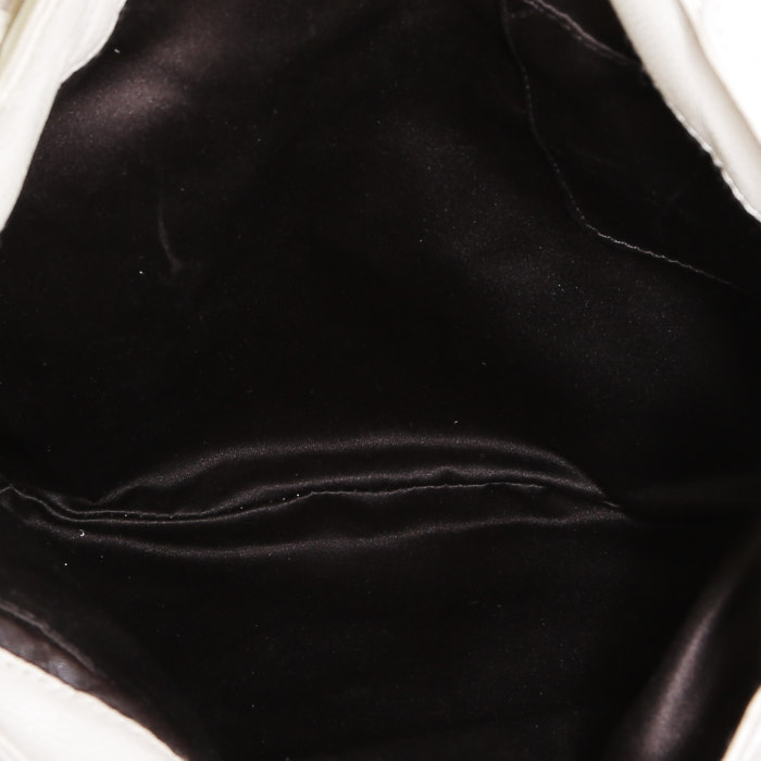 Bolso de mano Saint Laurent  Mombasa en cuero beige - Detail D2