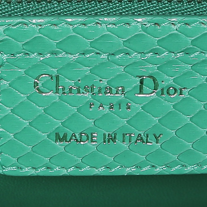 Dior  Lady Dior medium model  handbag  in green python - Detail D4