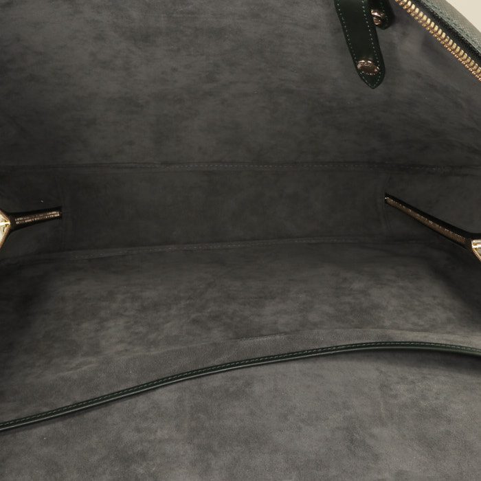 Louis Vuitton  Kendall travel bag  in green taiga leather - Detail D2