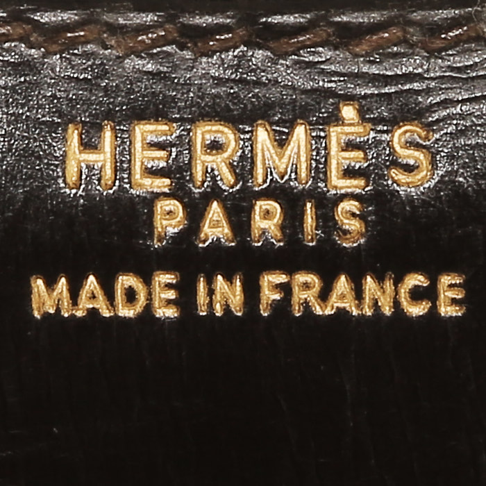 Bolso de mano Hermès  Constance en cuero box marrón chocolate - Detail D4