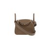 Bolso de mano Hermès  Lindy en cuero togo marrón etoupe - 360 thumbnail