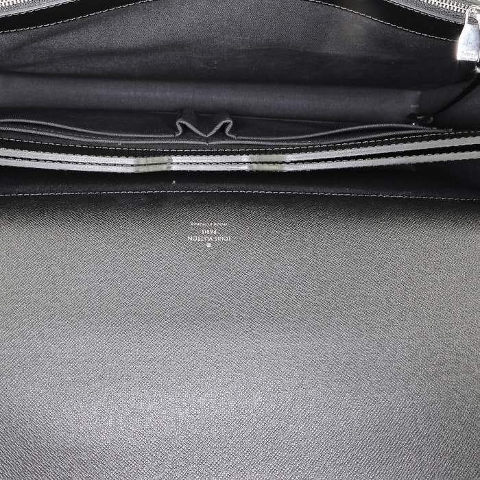 Porte-documents Louis Vuitton  Robusto en cuir épi noir - Detail D2