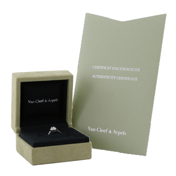 Van Cleef & Arpels Icone solitaire ring in platinium and diamonds - Detail D2