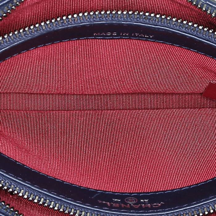 Chanel  Gabrielle Wallet on Chain shoulder bag  in blue and black quilted leather - Detail D3