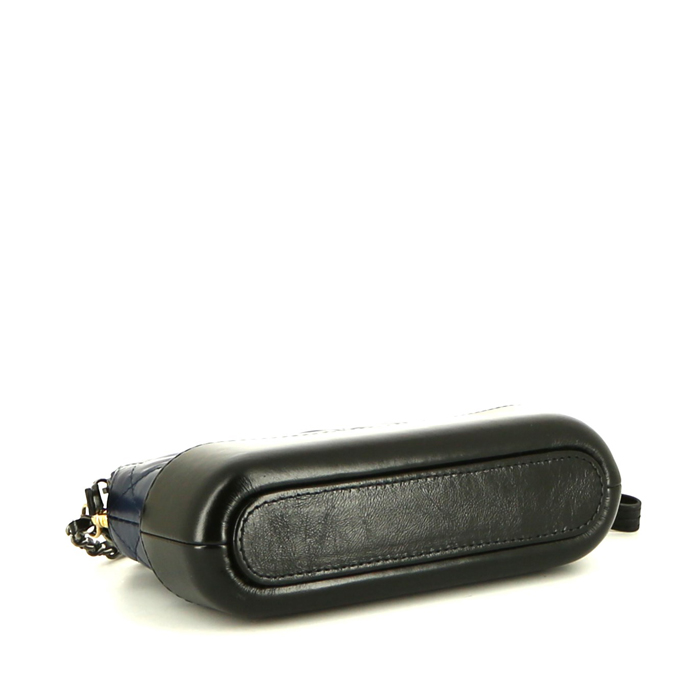 Bolso bandolera Chanel  Gabrielle Wallet on Chain en cuero acolchado azul y negro - Detail D4