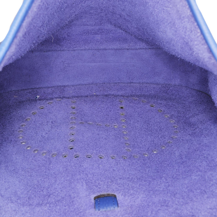 Borsa a tracolla Hermès  Evelyne modello piccolo  in pelle taurillon clemence blu elettrico - Detail D2