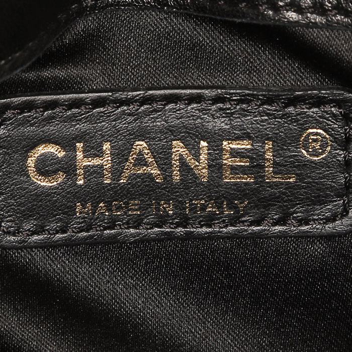 Borsa da spalla o a mano Chanel  Editions Limitées in pelle verniciata nera e jersey nero - Detail D3