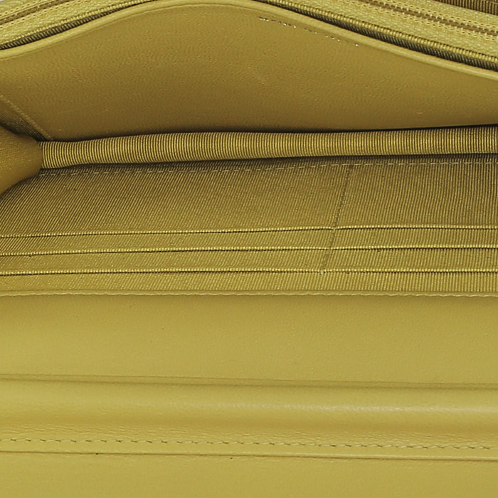 Bolso bandolera Chanel  Wallet on Chain en cuero acolchado amarillo - Detail D2