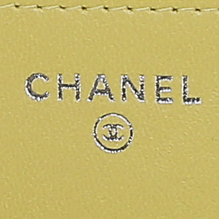 Bolso bandolera Chanel  Wallet on Chain en cuero acolchado amarillo - Detail D3