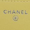Bolso bandolera Chanel  Wallet on Chain en cuero acolchado amarillo - Detail D3 thumbnail