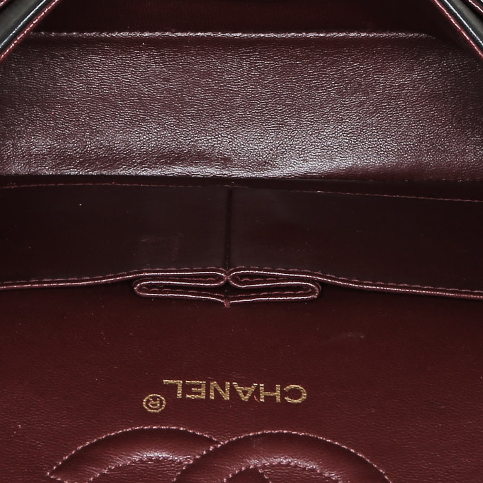 Bolso de mano Chanel  Timeless en cuero acolchado negro - Detail D3