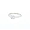 Bague solitaire Tiffany & Co  en platine et diamant (0,61 carat) - 00pp thumbnail