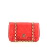 Chanel  Vintage shoulder bag  in red quilted leather - 360 thumbnail