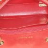 Chanel  Vintage shoulder bag  in red quilted leather - Detail D2 thumbnail
