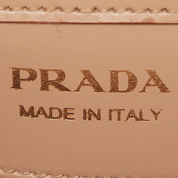 Sac à main Prada  City Calf en cuir beige - Detail D4