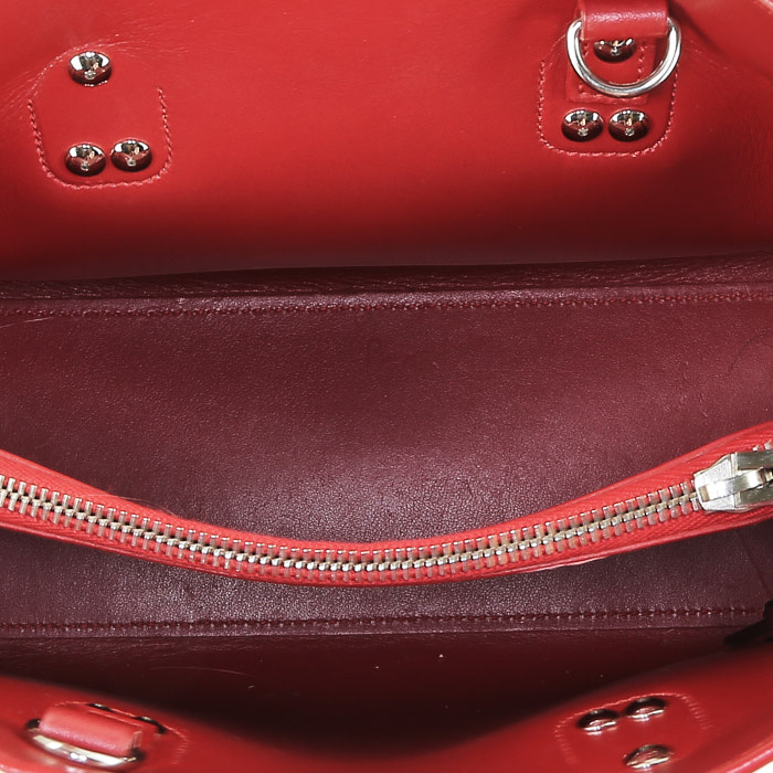 Sac bandoulière Saint Laurent  Sac de jour Baby en cuir grainé rouge - Detail D3
