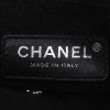 Bolso bandolera Chanel   en cuero negro y blanco - Detail D4 thumbnail