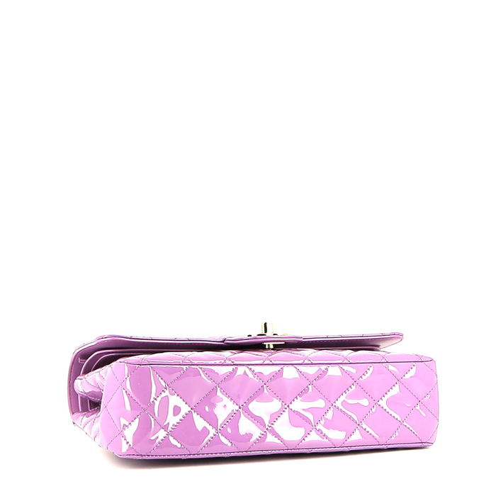 Chanel  Timeless Classic handbag  in purple patent quilted leather - Detail D5