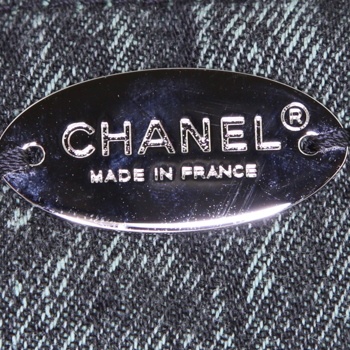 Bolso bandolera Chanel  Timeless Jumbo en denim verde - Detail D4