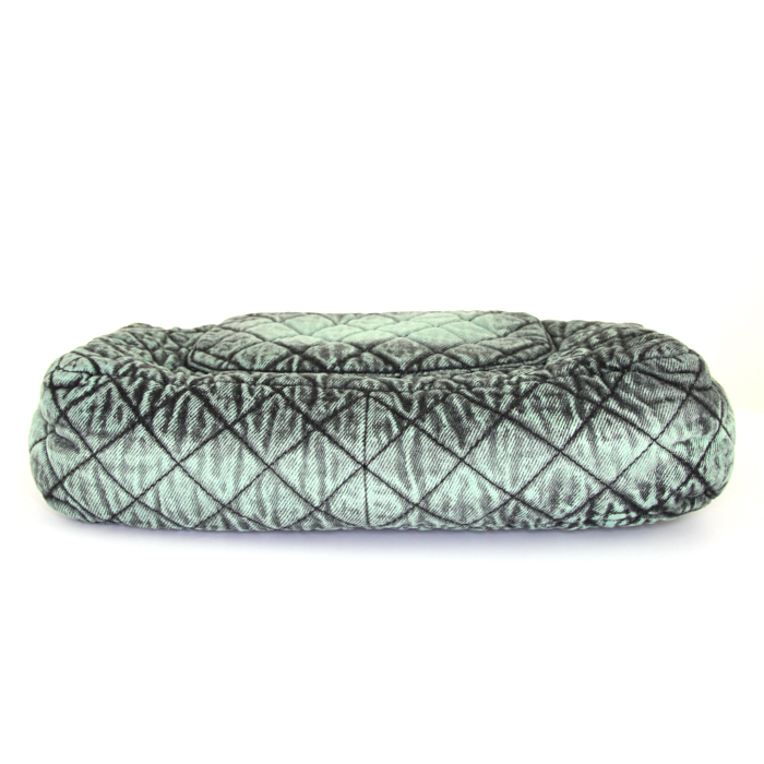 Bolso bandolera Chanel  Timeless Jumbo en denim verde - Detail D5