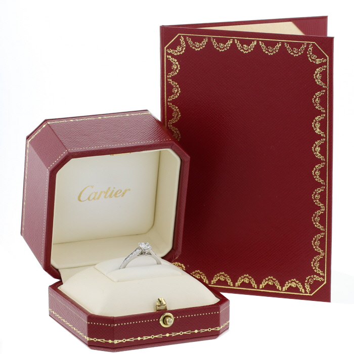 Bague solitaire Cartier 1895 en platine et diamants (0,46 carat) - Detail D2