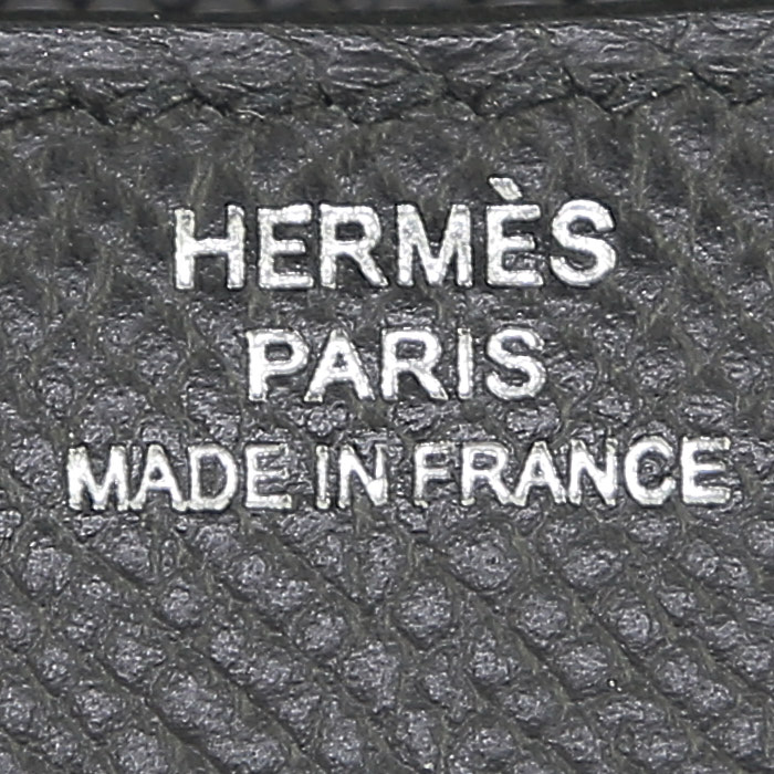 Sac bandoulière Hermès  Constance mini  en cuir epsom noir - Detail D4