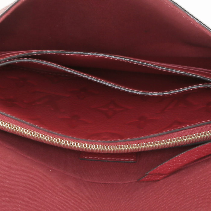 Louis Vuitton Félicie shoulder bag in red empreinte monogram leather - Detail D2