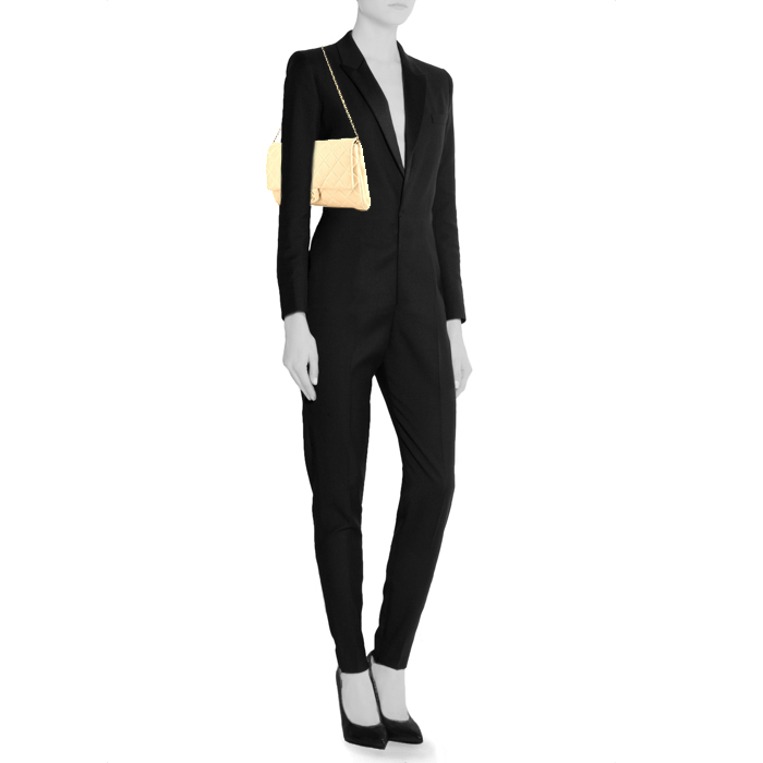 Chanel   handbag/clutch  in beige quilted leather - Detail D1