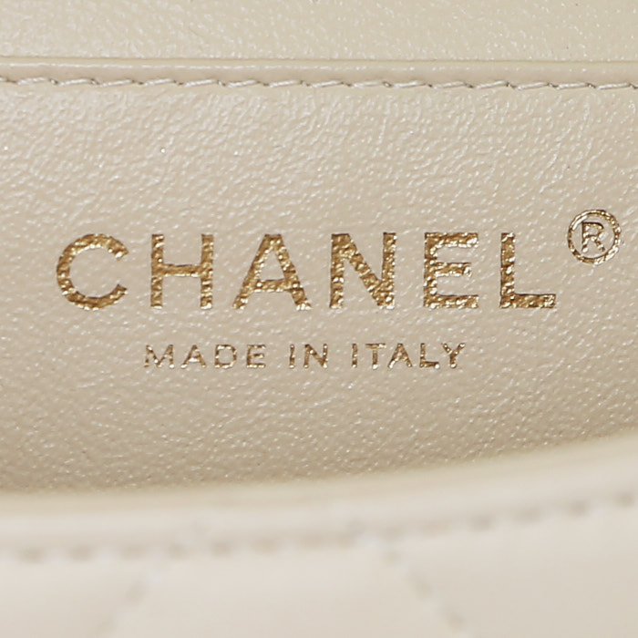 Chanel   handbag/clutch  in beige quilted leather - Detail D3