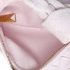 Bolso de mano Bottega Veneta  Jodie mini  en cuero trenzado rosa pálido - Detail D8 thumbnail