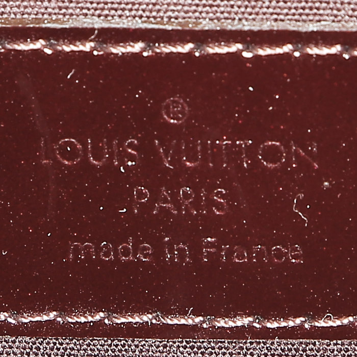 Bolsito de mano Louis Vuitton  Rodeo Drive en charol Monogram color berenjena - Detail D3