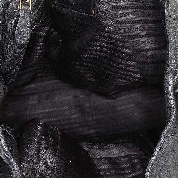 Sac à main Prada   en cuir noir - Detail D2