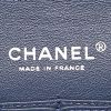 Chanel  Timeless Classic handbag  in blue patent quilted leather - Detail D4 thumbnail
