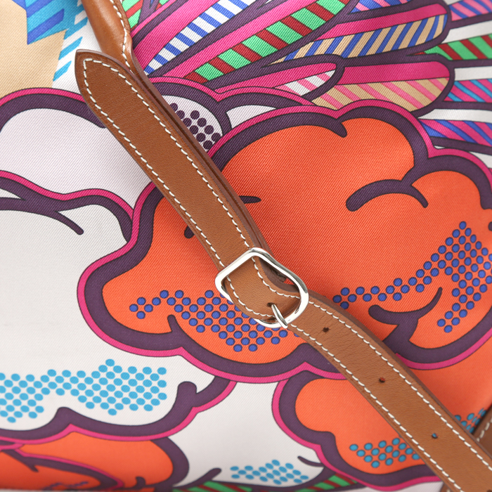 Sac bandoulière Hermès  Silk City en soie multicolore et cuir Barénia - Detail D1