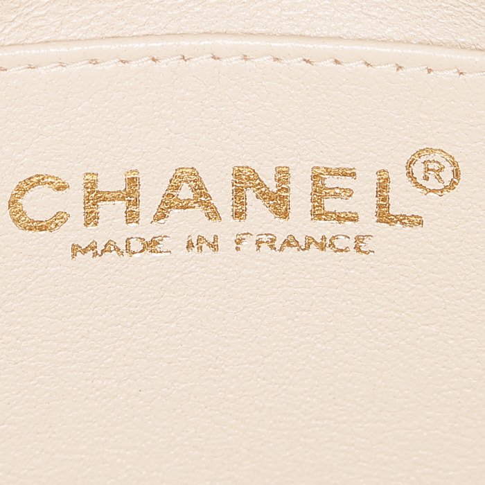 Chanel  Choco bar shoulder bag  in beige quilted leather - Detail D3