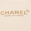 Chanel  Choco bar shoulder bag  in beige quilted leather - Detail D3 thumbnail