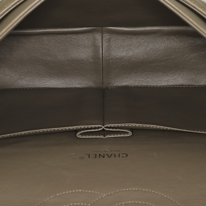 Borsa a tracolla Chanel  Timeless Maxi Jumbo in pelle trapuntata verde kaki - Detail D3