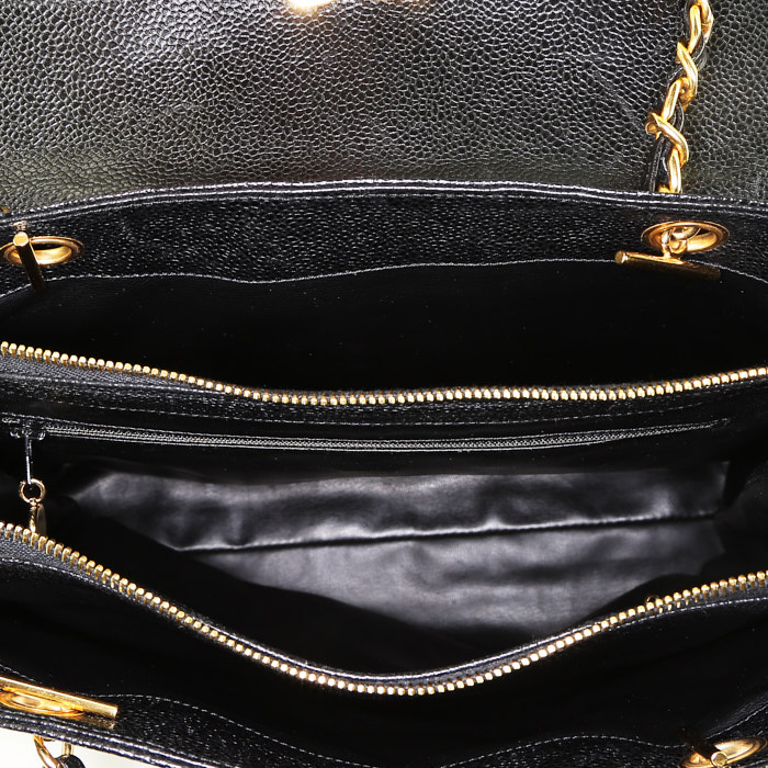 Bolso para llevar al hombro Chanel  Vintage Shopping en cuero granulado negro - Detail D2