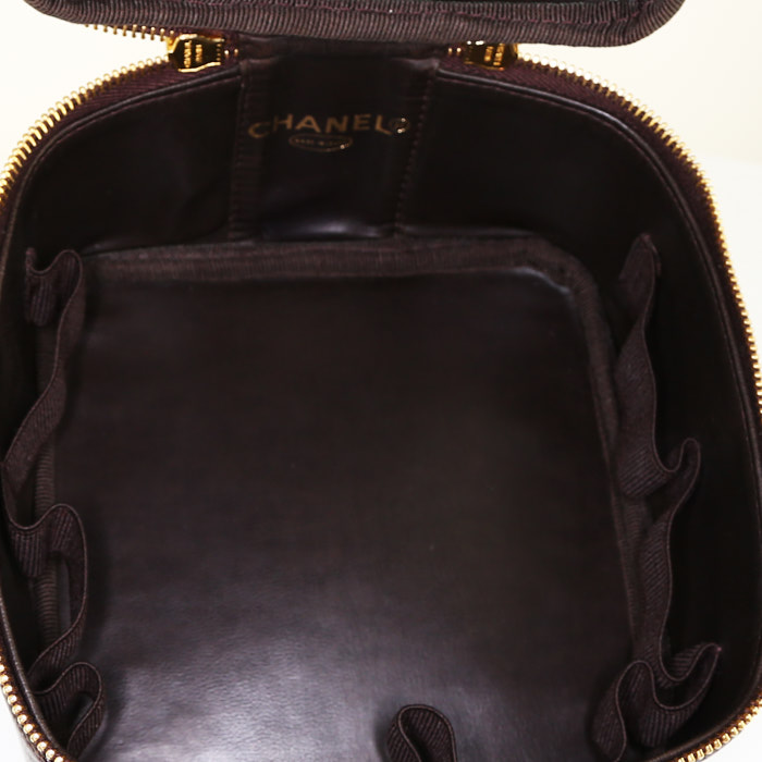 Vanity Chanel  Vanity en cuir grainé marron - Detail D2